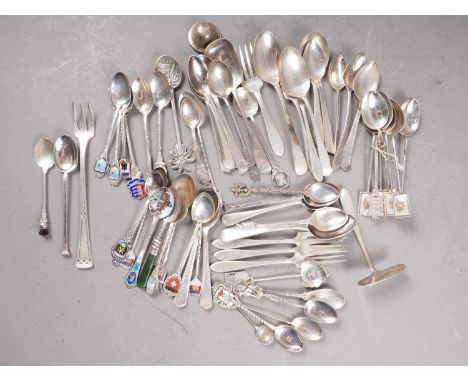 An assortment of silver flatware, including pastry forks, souvenir spoons, teaspoons, a caddy spoon and various others, 23.2o