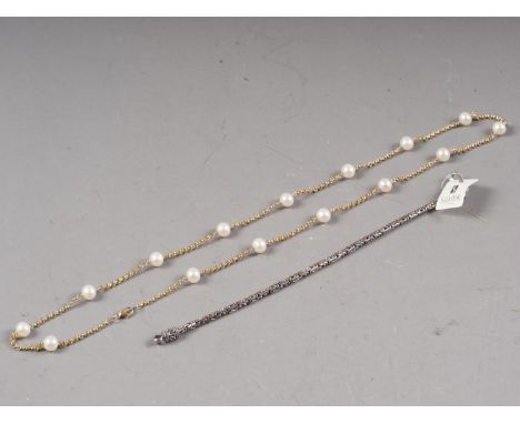 A 9ct gold and cultured pearl necklace and a silver rattail bracelet 