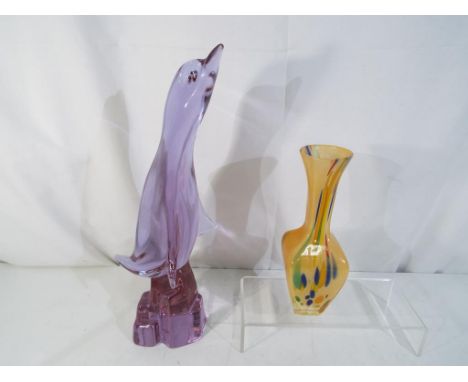 A large good quality glass model depicting a penguin, signed to the base, approximate height 38 cm along with a Silvester gla