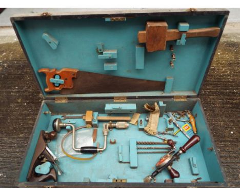 A vintage joiner's tool box containing a quantity of vintage tools, Est £20 - £30. 