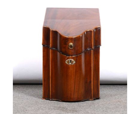 George III mahogany slope-front cutlery box, doube bow-front, lacking interior, width 22cm, depth 27cm, height 37cm.