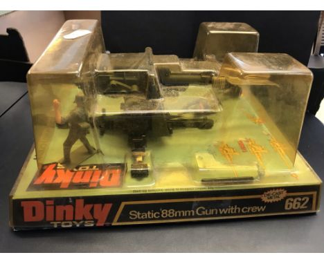 Dinky Toy Static 88mm Gun with Crew. Model 662. Green. Boxed. (Mint condition £50)