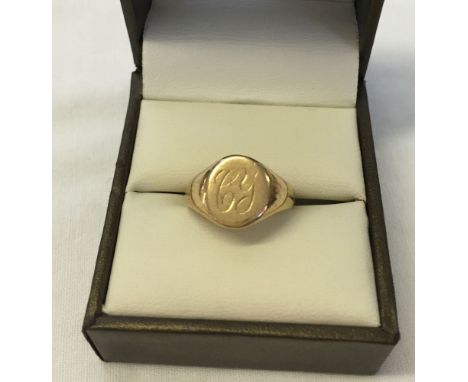 Vintage hallmarked 9ct gold signet ring with oval face engraved 'CY'. Weight approx 4g, size K.