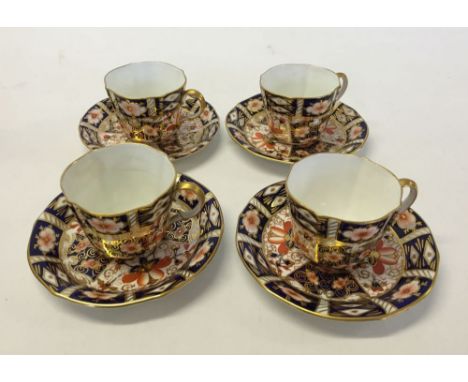 4 early 20th century Royal Crown Derby Imari tea cups & saucers. Pattern 2451, dated 1914-1926.