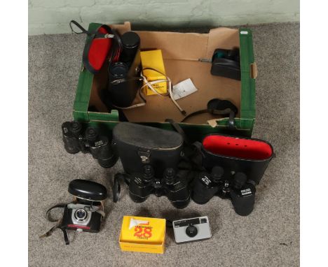 A box of assorted cameras and binoculars to include Beirette, Kodak Instamatic 28, Zenith, Glenton De-Luxe, etc.