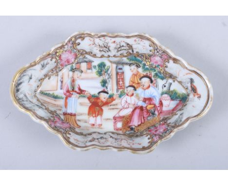 An 18th century Chinese porcelain polychrome figure decorated spoon tray, 5" wide Condition: Losses to gilding around edge, l