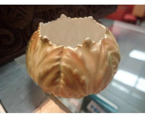 Small Royal Worcester china ivorine pot marked 638G to base H: 5 cm 