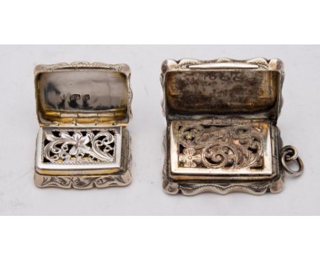 A Victorian silver vinaigrette, maker Frederick Marson, Birmingham, 1871: of rectangular outline, with engine turned decorati