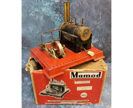 A Mamod twin cylinder super heated steam engine, S.E.3, boxed; 