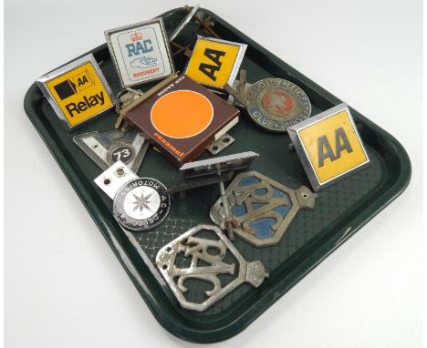 Automobilia badges, including RAC, AA, AC-Delco Motoring Club and Leicestershire Automobile Club, etc