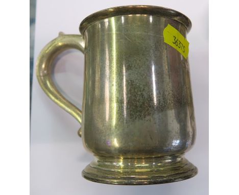 A HALLMARKED SILVER TANKARD, 3 NAPKIN RINGS, 2 TEASPOONS AND A FORK, TOGETHER WITH A LOADED INK WELL, 10.5OZ