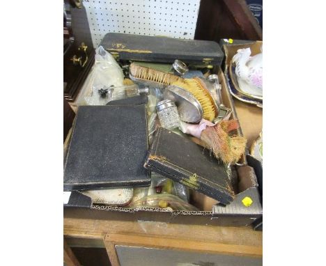 A BOX OF ASSORTED SILVER PLATES AND OTHER ITEMS TO INCLUDE HAIR BRUSHES, CASED FLATWARE, NAPKIN RINGS, ETC.