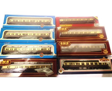 Eight GWR Chocolate/cream coaches; Airfix, auto coach x4, suburbans x2, Bachmann; Collett b/end, Hornby; composite. P&amp;P G