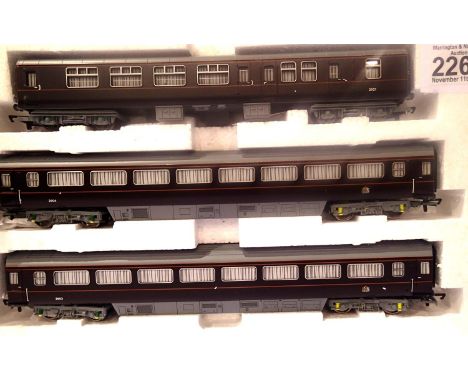 Set of three Royal Train Coaches, taken from set. P&amp;P Group 2 (£18+VAT for the first lot and £3+VAT for subsequent lots) 