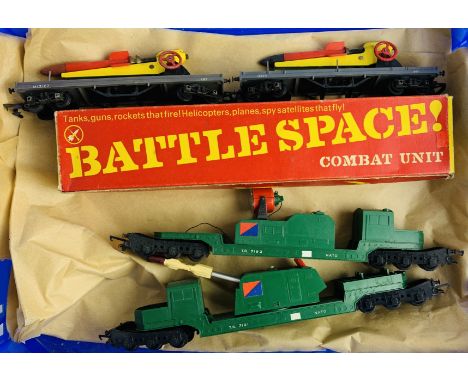 5x Triang 'Battle Space' Wagons - 1x Boxed &amp; 3x Complete with Missiles. P&amp;P Group 2 (£18+VAT for the first lot and £3