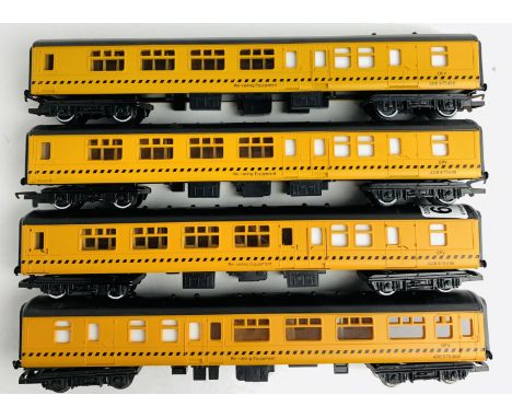 4x Hornby 'Re-Railing' Livery Coaches. P&amp;P Group 2 (£18+VAT for the first lot and £3+VAT for subsequent lots) 