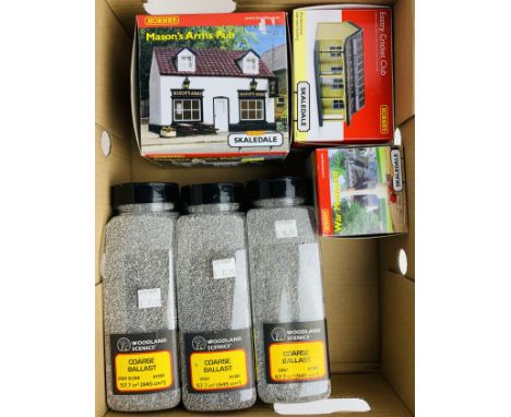 3x Hornby Skaledale Buildings &amp; 3x Woodland Scenics Coarse Ballast. P&amp;P Group 2 (£18+VAT for the first lot and £3+VAT