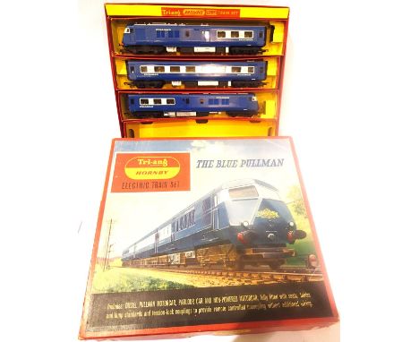 Triang/Hornby Blue Pullman three car set, missing track. P&amp;P Group 2 (£18+VAT for the first lot and £3+VAT for subsequent