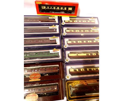 Twelve assorted BR related coaches; maroon, green, blood/custard etc and a Hornby Pullman Leona (lights). P&amp;P Group 3 (£2