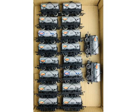 18x Hornby Esso Tanker Wagons. P&amp;P Group 3 (£25+VAT for the first lot and £5+VAT for subsequent lots) 