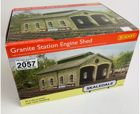 Hornby Skaledale R9840 Granite Engine Shed - Boxed. P&amp;P Group 2 (£18+VAT for the first lot and £3+VAT for subsequent lots