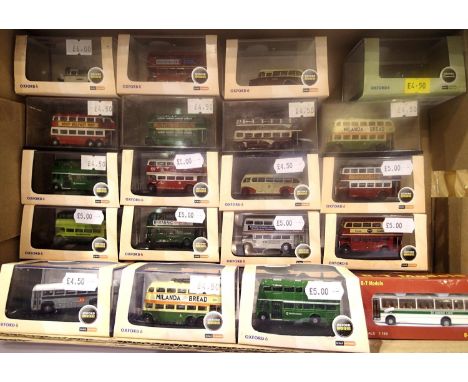 Twenty four Oxford diecast N gauge buses, coaches, horsebox etc and BT Models Duple Dominant. P&amp;P Group 2 (£18+VAT for th