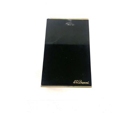 Boxed vintage Dupont lighter please see images for details, box hinge is broken but does still shut 