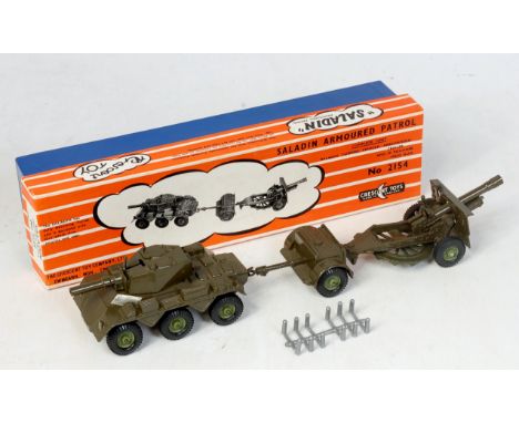 Crescent Toys, No.2154 Saladin Armoured Patrol Set, comprising of Saladin Towing Vehicle, ammunition trailer and 25 pounder f