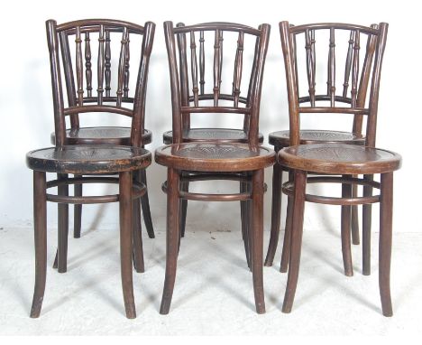 Michael Thonet - A set of six vintage retro early 20th century circa 1920’s Thonet bentwood cafe / bistro dining chairs. The 