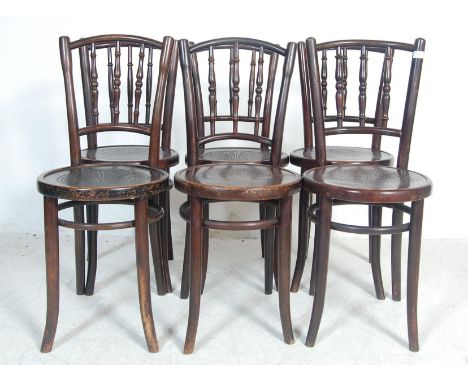 Michael Thonet - A set of six vintage retro early 20th century circa 1920’s Thonet bentwood cafe / bistro dining chairs. The 