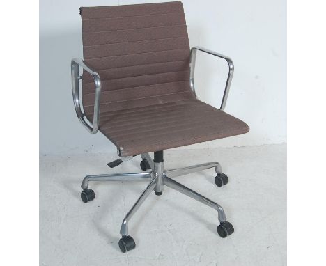Charles &amp; Ray Eames - Vitra - EA 107 - Aluminium Group - An original retro vintage desk / lounge chair / armchair having 