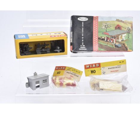 Wiad and Playcraft HO Gauge Accessories, uncommon 61 Machine shop comprising five machines in a Tool shop setting, in origina
