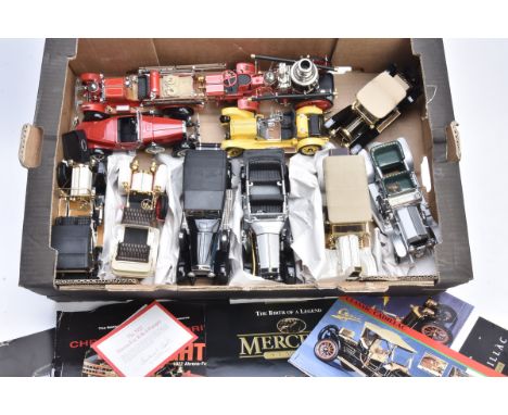 Franklin Mint 1:24 Scale Vintage Cars and Fire Engines, an unboxed group comprising 1910 Cadillac Roadster, 1925 Silver Ghost