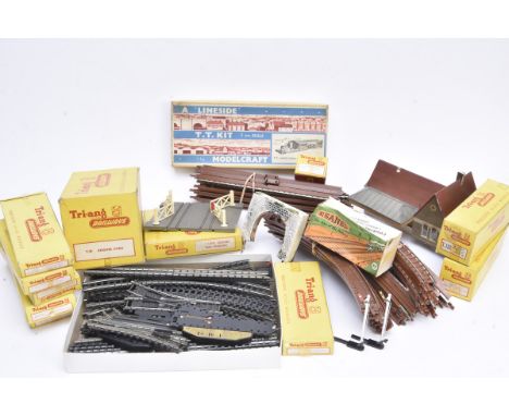 Tri-ang and other makers TT Accessories and track, Tri-ang, T28 Engine Shed (lacks one chimney and one piece of glazing),  Si