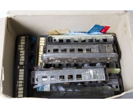 Hornby O Gauge No 2 Carriage Restoration Projects, four no 2/3 special Pullman saloons and one Pullman brake coach, all strip
