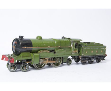A Hornby O Gauge No 3C Clockwork LNER 'Flying Scotsman' 4-4-2 Locomotive and Tender, in LNER green as no 4472, F, loco wheels