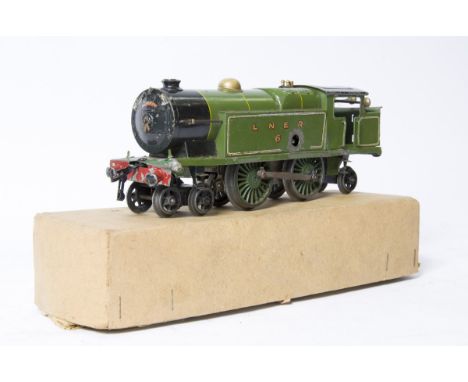 A Hornby O Gauge No 2 Special Clockwork LNER 4-4-2 Tank Locomotive, in LNER green as no 6, F-G, mech tested ok, on driving wh
