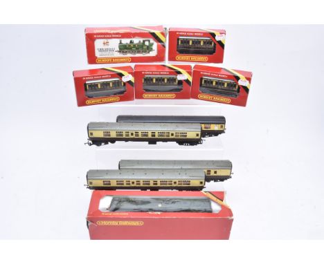 Hornby 00 Gauge Railcar Tank Engine bogie and 4-wheel coaches, BR green 2-Car Diesel Railcar, R041 GWR green 0-6-0 Pannier Ta