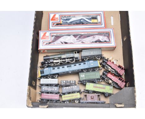 Lima 00 Gauge and Rolling stock, 205115 BR blue class 33 025 Diesel Locomotive, 20516311 BR maroon Western Class D1062 'Weste