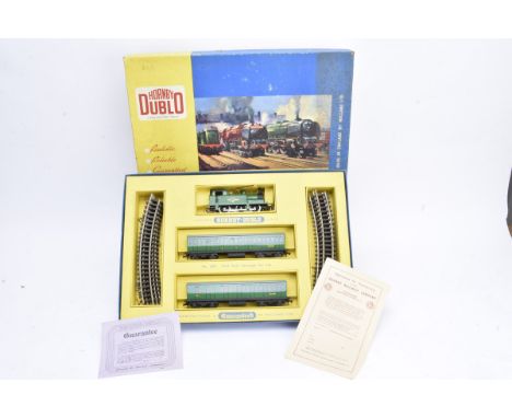 Hornby Dublo 00 Gauge 2007 SR Tank Passenger Train Set, comprising BR SR green 0-6-0 Tank engine with tested tag, two short g
