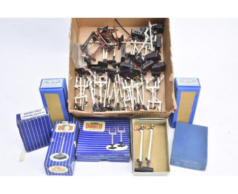 Hornby Dublo 00 Gauge semaphore Signals Loading Gauges and Water Cranes, ED1 Distant (3), D1 Single arm (2 boxes), D2 Double 