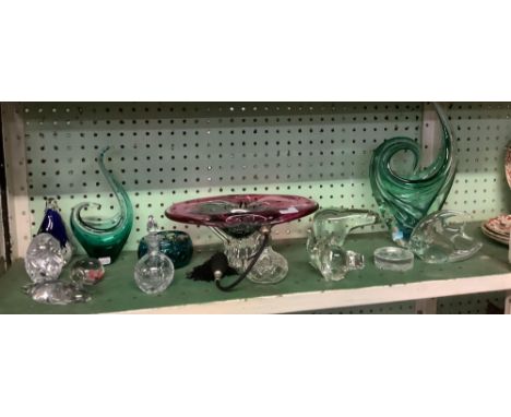 SHELF OF VARIOUS PLAIN &amp; COLOURED GLASS ORNAMENTS INCL; PAPER WEIGHTS ETC