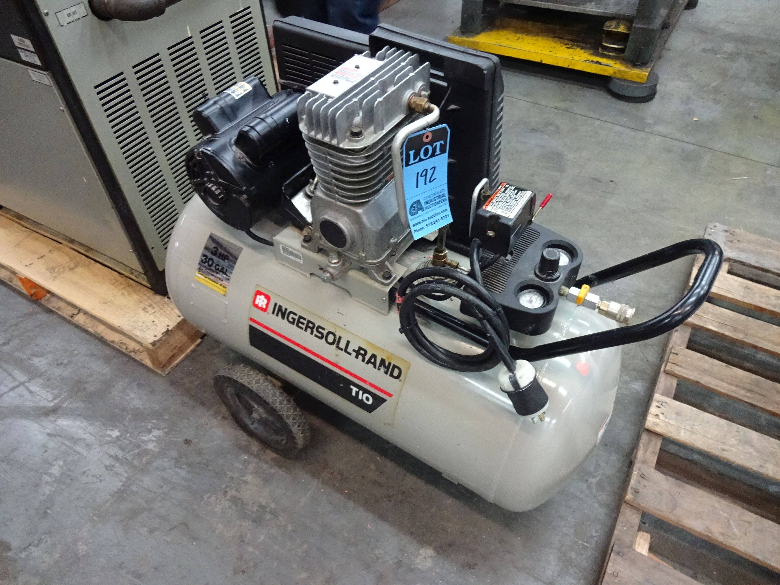 3 HP INGERSOLL RAND MODEL T10 PORTABLE HORIZONTAL TANK AIR COMPRESSOR
