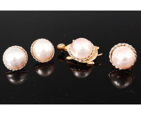 Split cultured pearl set costume jewellery comprising; turtle brooch, 9ct gold ring, and a pair of ear studs (3)