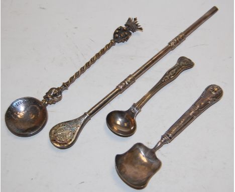 Silver and plated flatwares to include tea infuser, Kings pattern preserve spoon, caddy spoon  etc