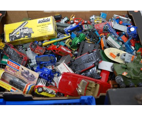 A box of assorted loose and playworn diecast toy vehicles to include; Dinky Toys motor patrol boat, Matchbox Merryweather fir