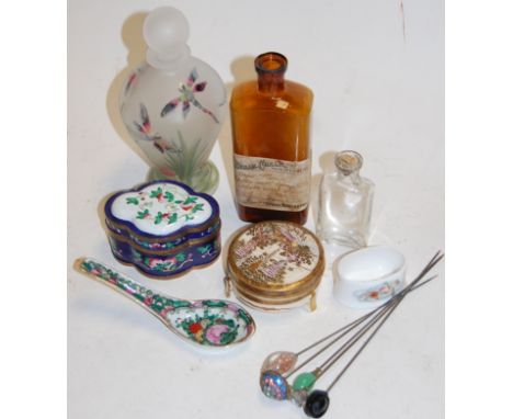 Mixed lot to include; hat-pins, satsuma porcelain trinket box, enamelled trinket box and cover etc 