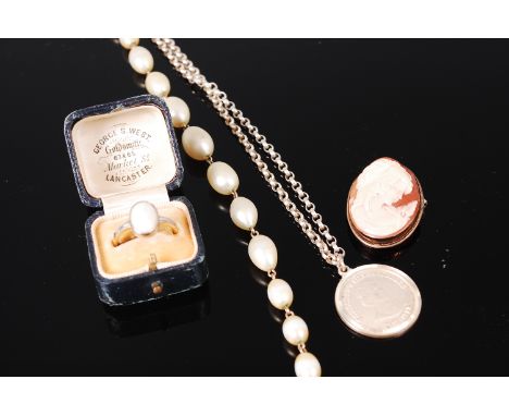 Assorted jewellery to include; yellow metal and cabochon set ring, carved shell cameo brooch, silver neck chain with Queen El