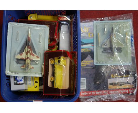 A small collection of assorted boxed modern issue diecast toy vehicles to include; V18 Atkinson Model D steam wagon, Air Comb