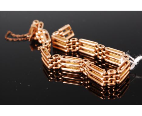 A 15ct gold gatelink bracelet with safety chain, 20.2g